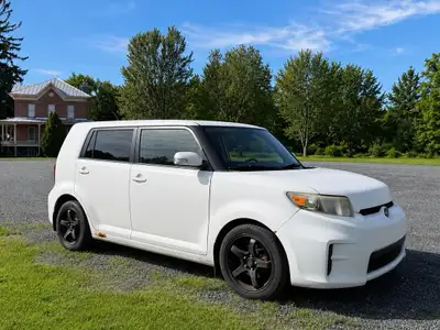 Scion xD 2011 automatique, 302 000 km. Véhicule fiable (par Toyota), économique et utilisé quotidien...