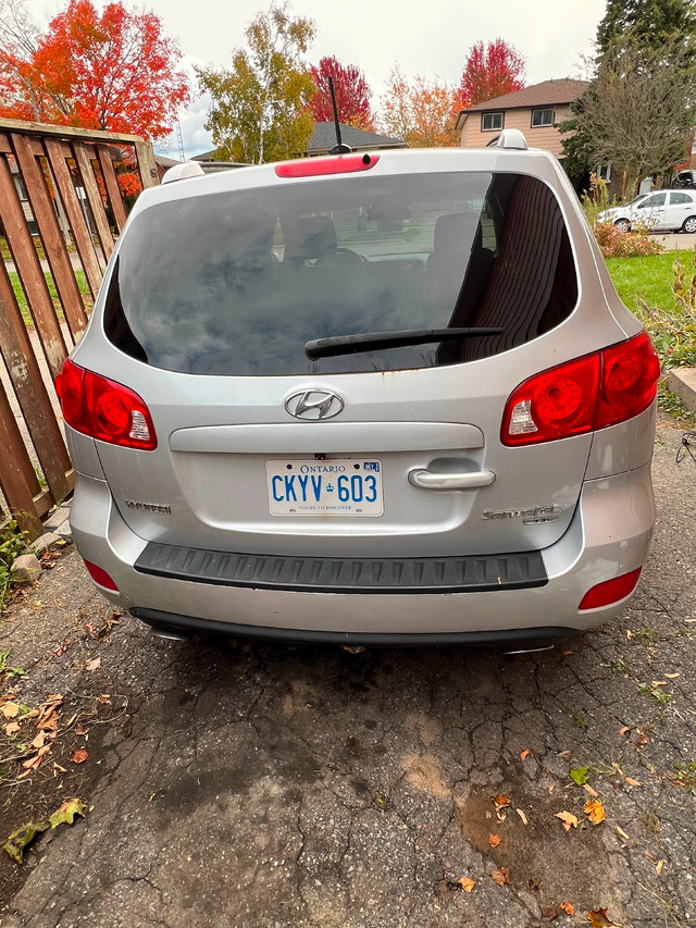 Silver 2009 Hyundai Santa Fe in Cars & Trucks in Oshawa / Durham Region - Image 4