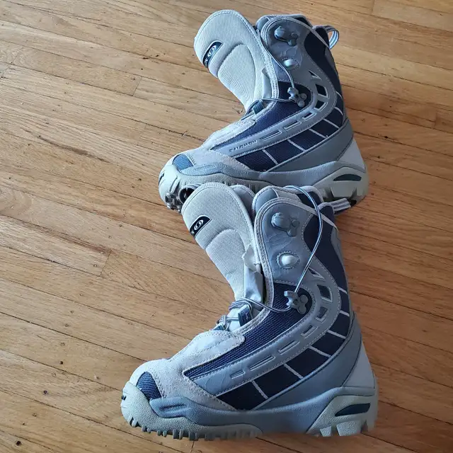 Saloman SILK snowboard boots. Womens size 6.  23.5 cm 35 dollars in Snowboard in Downtown-West End - Image 3