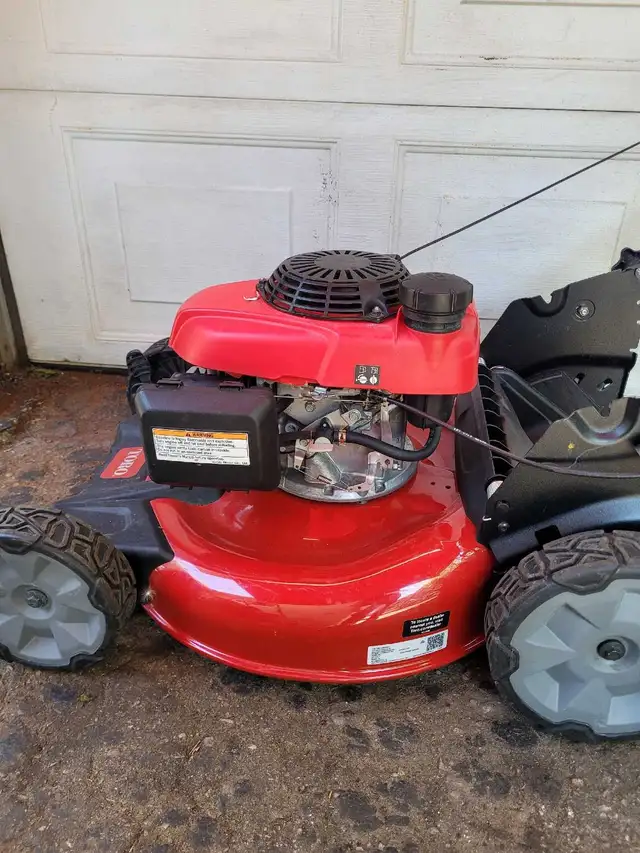 Toro push lawnmower in Lawnmowers & Leaf Blowers in Kitchener / Waterloo - Image 5