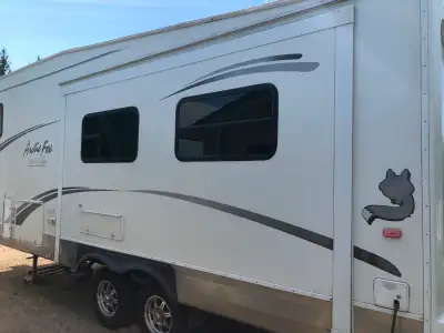 Silver Fox Edition. Four season model. Excellent condition. New awning, tires,brakes, springs etc. n...