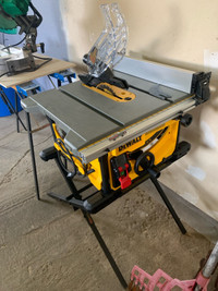 DEWALT Compact Jobsite Table Saw - 8 1/4-in Blade, 15 A