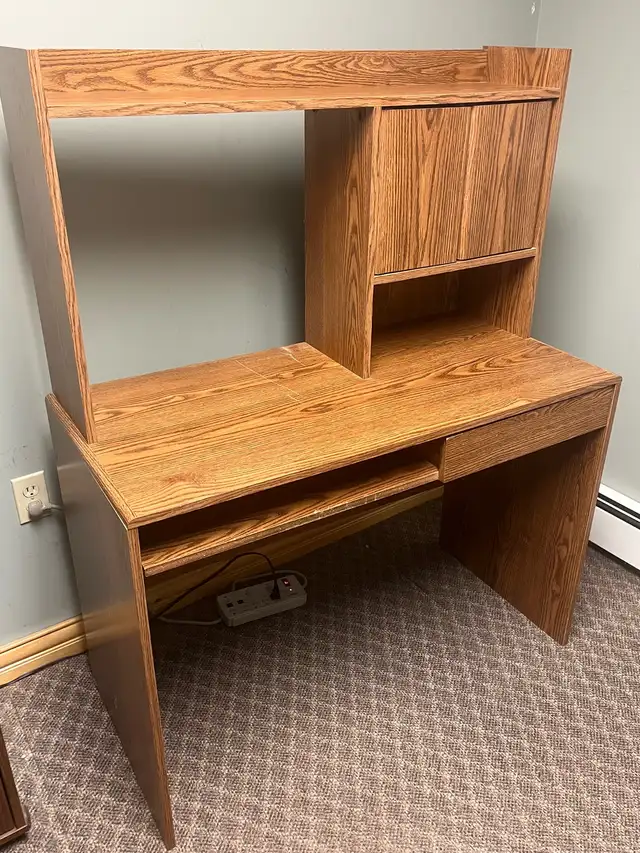 Student Desk in Desks in Charlottetown - Image 3