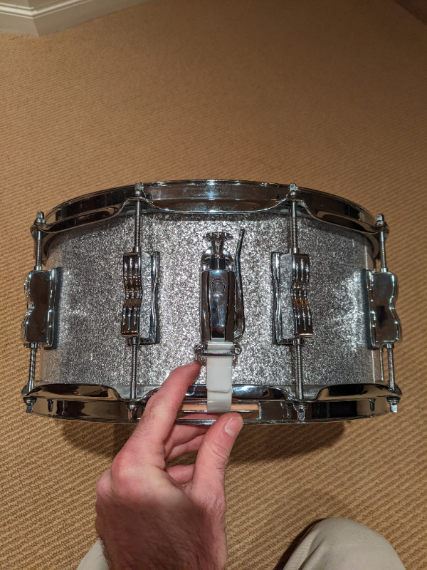 New Ludwig Classic Maple 6.5 x 14 Snare Drum - silver sparkle in Drums & Percussion in Cambridge - Image 2