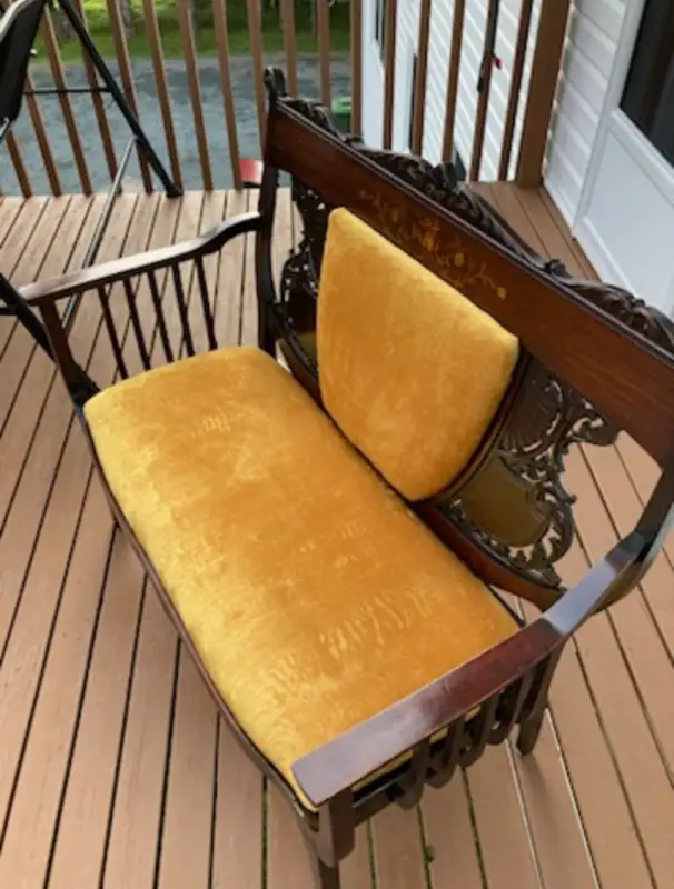 Antique loveseat in Couches & Futons in Cole Harbour - Image 3