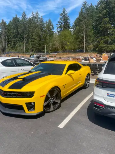 This 2010 Camaro SS coupe Transformer edition has all the extras!6.2 L, Lamborghini doors, Automatic...