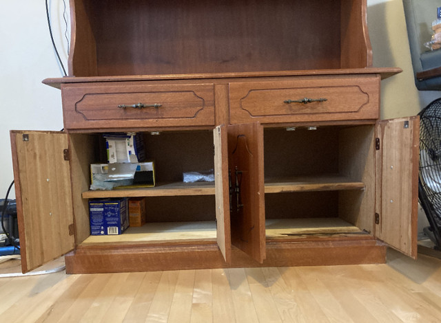 Solid wood Buffet & Hutch! $70 or best offer, negotiable price in Hutches & Display Cabinets in Kingston - Image 2