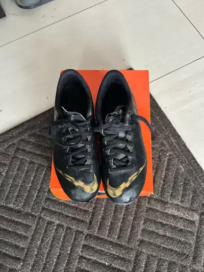 Nike soccer cleats / crampons de soccer Nike, View more