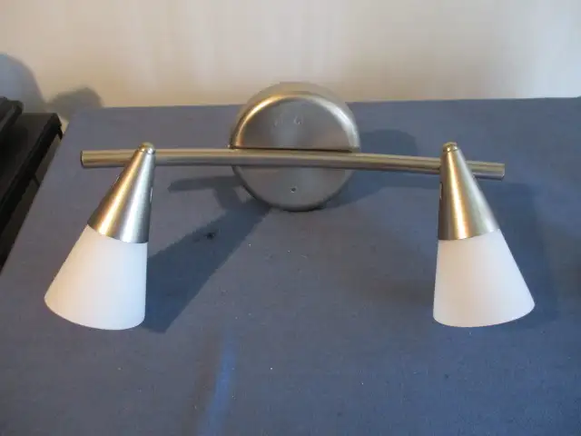 UNIQUE 2 LAMP WALL/CEILING FIXTURE-GOOD CONDITION! in Indoor Lighting & Fans in Laval / North Shore - Image 2
