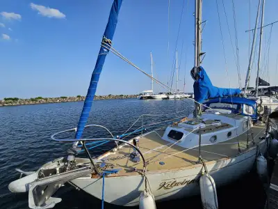 Sail the Great Lakes or the world! Make your dream a reality with this full-keeled "go anywhere" cla...