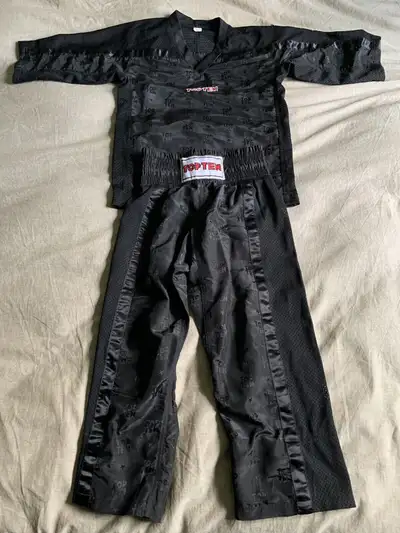 Uniforme pour arts martiaux / kickboxing / combat. De marque Top Ten Grandeur 140cm (enfant de 8-10a...