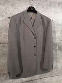 Men's 2-Piece suit by Van Heusen 44T