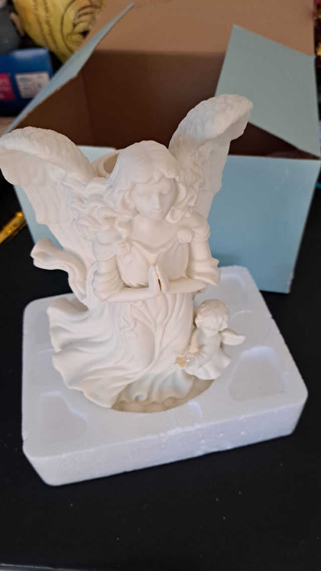 Party lite angel in Arts & Collectibles in Prince Albert - Image 2