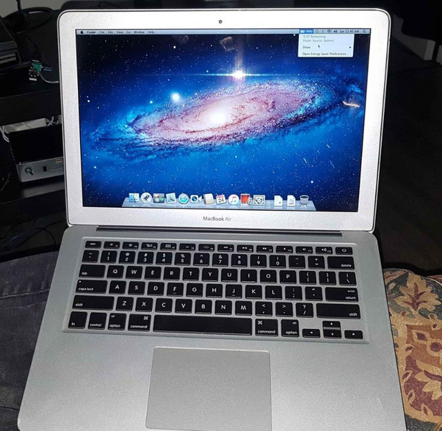 APPLE Macbook Air A1369 (13.3") New Battery - LOOK & READ THE AD in Laptops in Cambridge