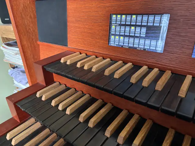 Mixtuur organs Hauptwerk  in Pianos & Keyboards in Calgary - Image 5