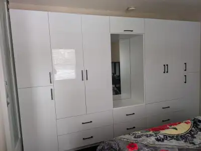 Looking for a working professional to share a fully furnished bedroom (attached washroom with big wi...