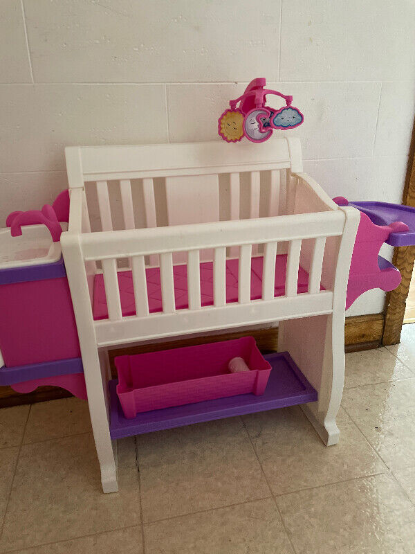 Lit Poupee Jouets Et Jeux Ville De Montreal Kijiji