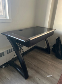 Sturdy desk