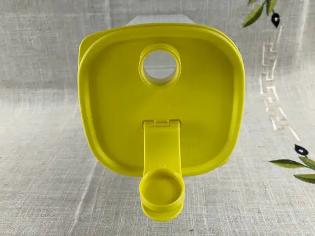 Tupperware 2L Juice Container / Pitcher with Pour Spout and Lid62863284269443124