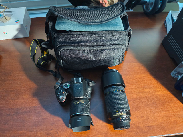Camera Nikon D5200 in Cameras & Camcorders in West Island