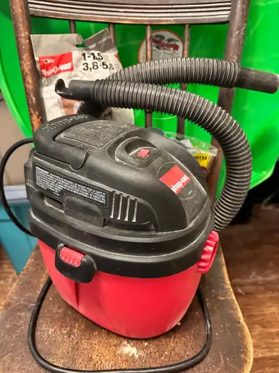  Small Shop vacuum