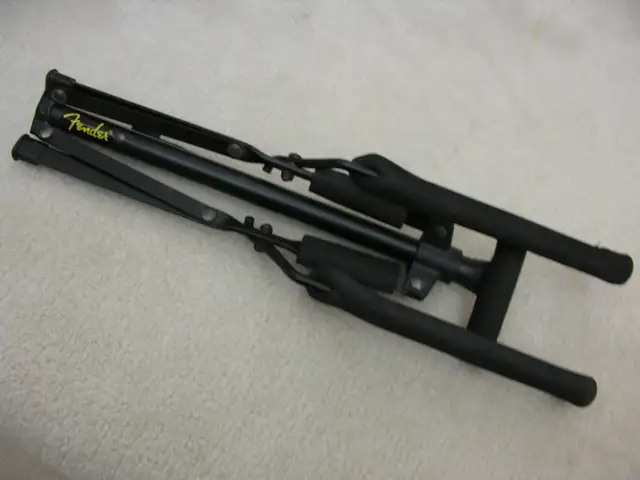 Fender  Guitar stand444703319293972480