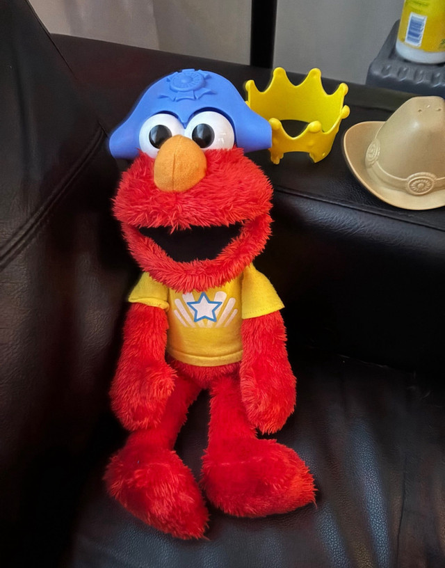 Tickle Me Elmo in Toys in Ottawa - Image 2