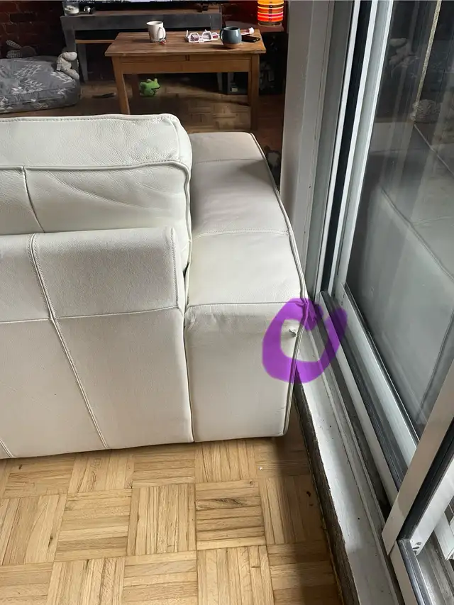 canapé cuir blanc in Couches & Futons in City of Montréal - Image 4