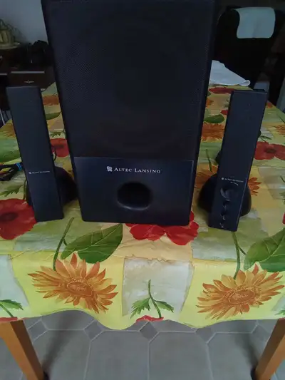 Haut-parleurs Altec Lansing modèle VS -4121, View more