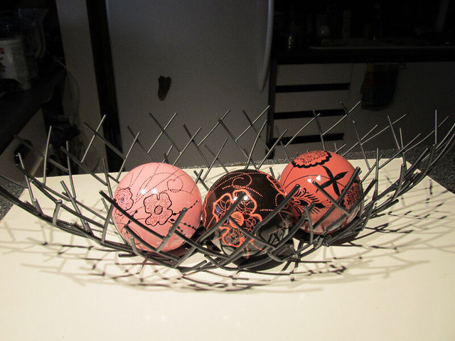 Metal art decor pieces. Baskets with decorative balls. in Arts & Collectibles in Oakville / Halton Region - Image 4