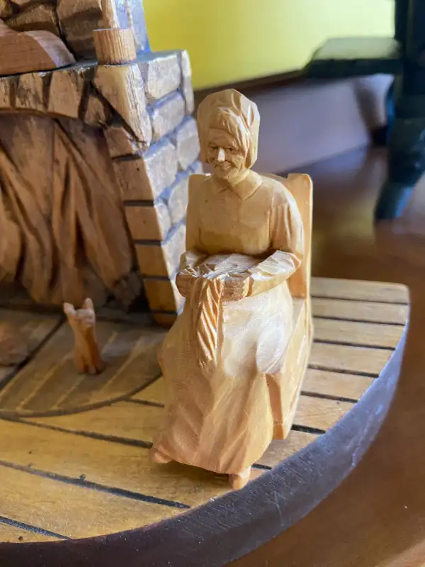 Vintage Hand-Carved Wood Lamp by Quebec Artisan Gerard Fortin in Arts & Collectibles in Oshawa / Durham Region - Image 8