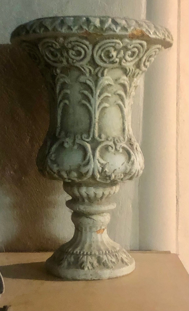 Terracotta based mini Urn/ Vase/Pot in Home Décor & Accents in Markham / York Region - Image 2