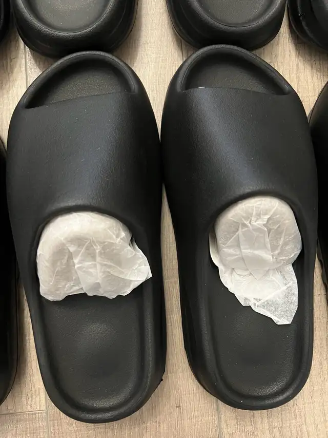 Brand New YEEZY Slides For Sale! in Men's Shoes in Markham / York Region - Image 4
