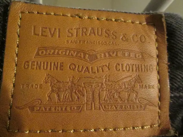 fake Levi's jeans excellent condition in Men's in North Bay - Image 7