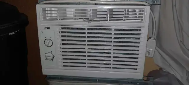 Aire climatisé de fenêtre 8000 et 5000 btu in Windows, Doors & Trim in Laval / North Shore - Image 3