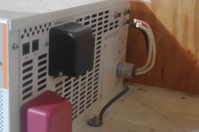 Xantrex Freedom SW 3000 Inverter Charger 12V 3000 WATT in General Electronics in Saskatoon - Image 3