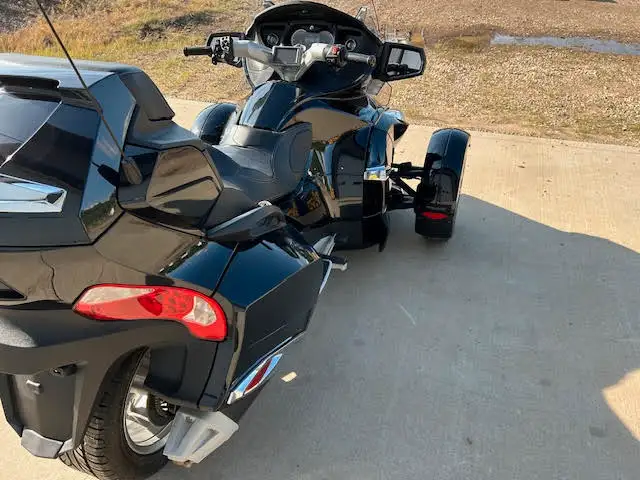 2010 Can-Am Spyder RT-S SE5 in Street, Cruisers & Choppers in Strathcona County - Image 5