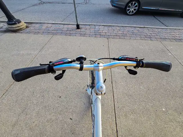 Trek 7.3 FX WSD Bike for Sale – Great Condition! in Cruiser, Commuter & Hybrid in Guelph - Image 6