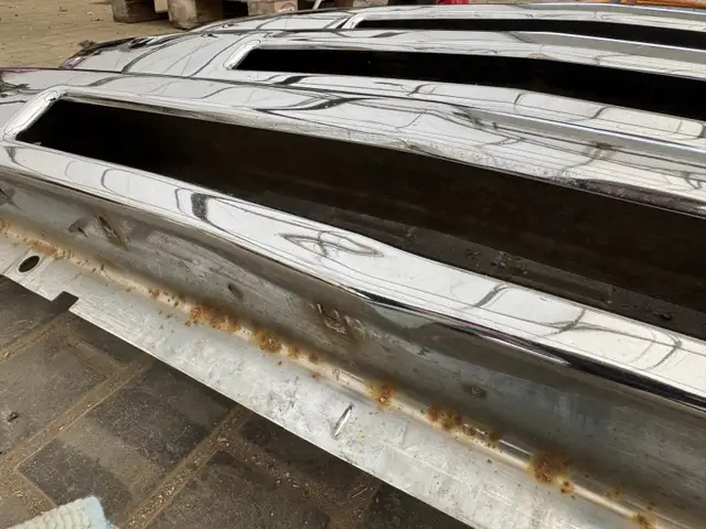 07–13 Chevrolet Silverado Chrome Front Bumper in Auto Body Parts in Edmonton - Image 4