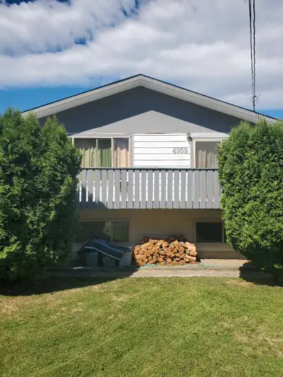 I'm looking for a mature male to share my 3 bedroom house with. N/s ,n/p .full use of back yard. Lau...