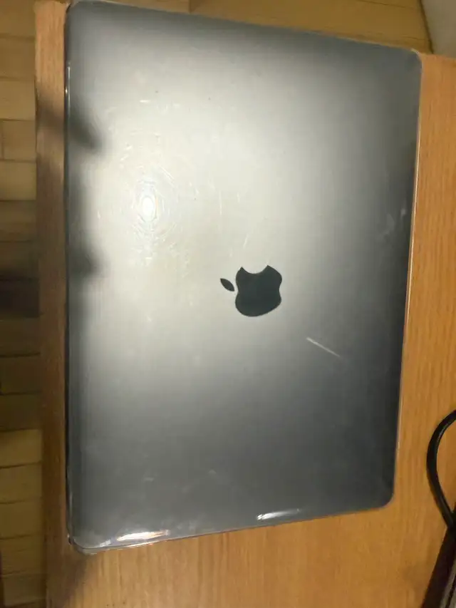 MacBook Pro m1 16gb 1 tb 94% battery cycle mouse keyboard in Laptops in City of Montréal - Image 6