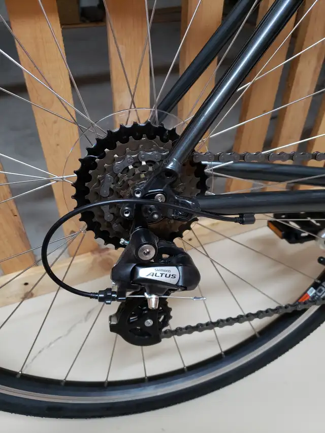 Velo Trek FX1 très bon état in Road in Lévis - Image 4