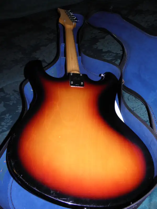 Silvertone 1960's Mosrite Electric Guitar in Guitars in Sault Ste. Marie - Image 5