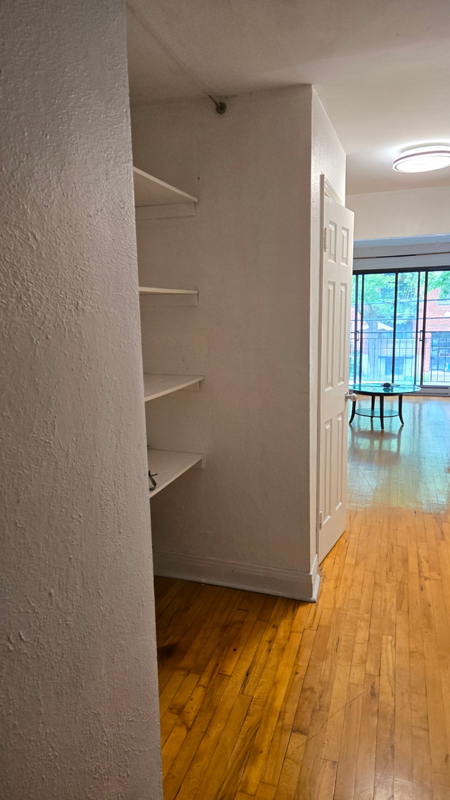 Grand 4 et demi  a louer dans Cote Des Neiges limite Outremont — photo 3