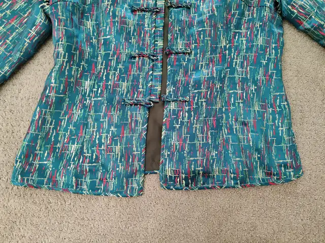 Women Chinese Green Top Blazer / Dress Suit Jacket - Size: Small in Women's - Tops & Outerwear in Calgary - Image 5