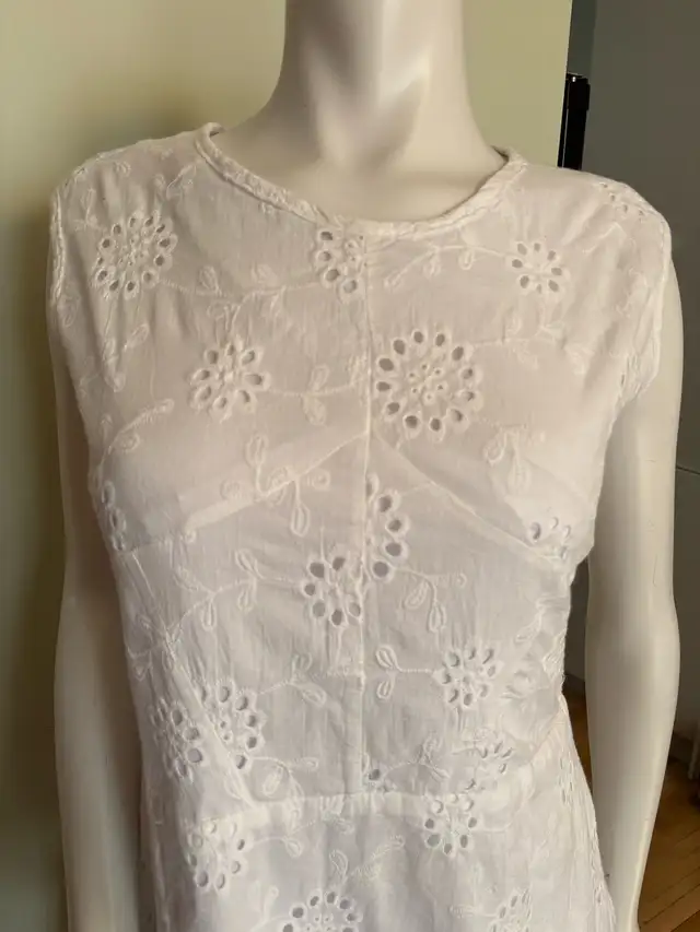 White Eyelet Cotton Dress | Size L | Summer Shift Sundress in Women's - Dresses & Skirts in Kitchener / Waterloo - Image 3