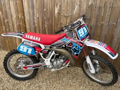 1990 Yamaha YZ 125 2 stroke, in excellent condition!! Well maintained Has a race clutch, race igniti...
