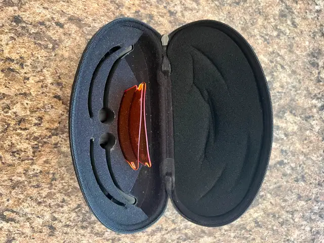 Oakley Fast Jacket Sunglasses in Golf in Kitchener / Waterloo - Image 3