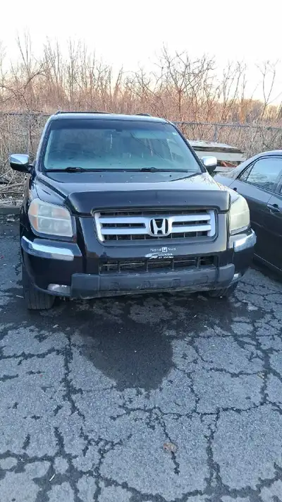 Honda Pilot 2008 en tres bon etat , na aucun probleme , il y a peu de rouille tres peu visible , rou...