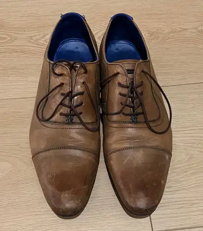Used No box Blue laces (unused included) I’m in Whitby